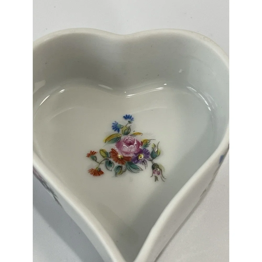 Limoges Castel France White Porcelain Floral Trinket Box Gold Trim‎ ~ Vintage~
